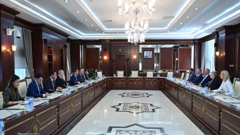 Britaniyalı deputatlar Milli Məclisdə - FOTO