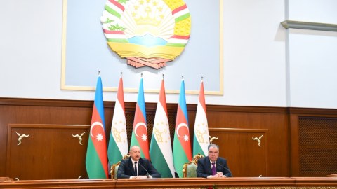 Prezident Rəhmonu Azərbaycana səfərə dəvət etdi