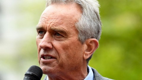 Kennedi prezident olmaq üçün müraciət etdi