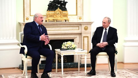 Putin Moskvada Lukaşenko ilə görüşüb