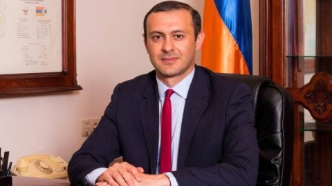 Armen Qriqoryan Tehrana gedir