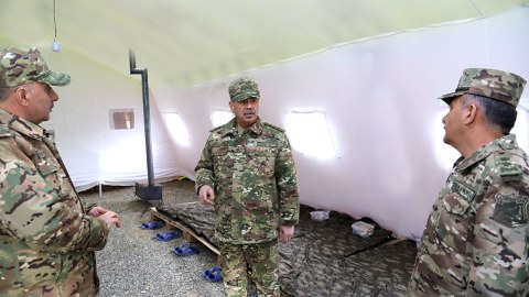 Təlimlərdə müasir döyüş üsulları məşq etdirilir - Müdafiə naziri