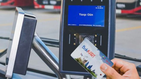 Daha bir avtobusda ödəniş kartla olacaq