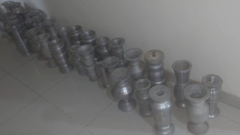 Qəbiristanlıqlardan metal güldanlar oğurlandı