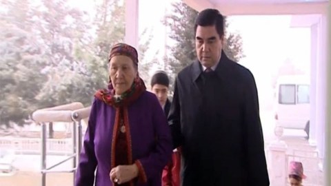 Qurbanqulu Berdiməhəmmədovun anası vəfat etdi