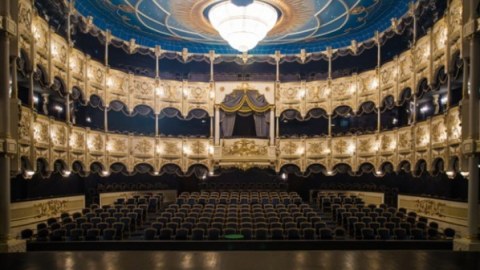 Teatr forumunun vaxtı dəyişdirildi