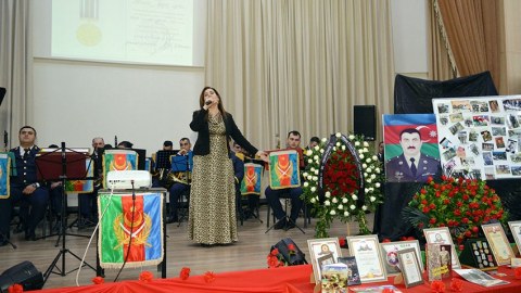 Aprel şəhidinin xatirəsi anıldı