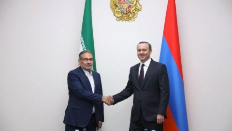 Armen Qriqoryan iranlı həmkarı ilə görüşdü 
