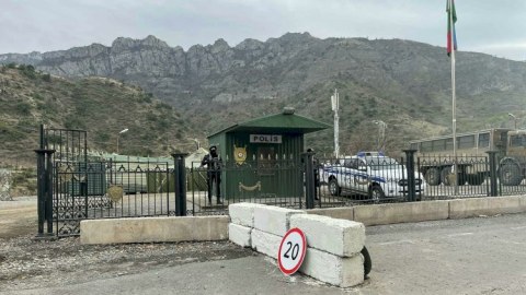 Laçın yolunda nəzarət-buraxılış məntəqəsi quraşdırılıb?