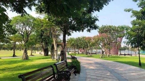 Parkdan oturacaq və idman aləti oğurlandı
