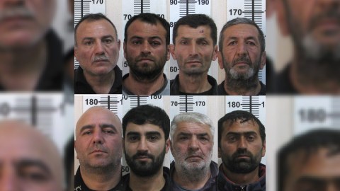 “Kalaşnikov” gəzdirən narkotacirlər SAXLANILDI