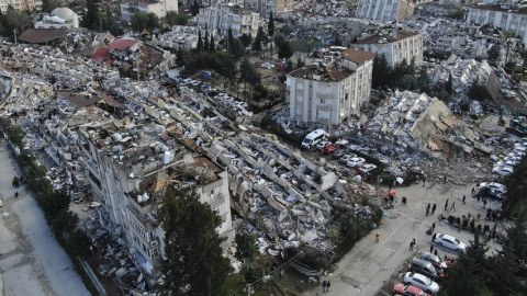 Təhsil işçilərindən Türkiyəyə 31 milyon lirə YARDIM