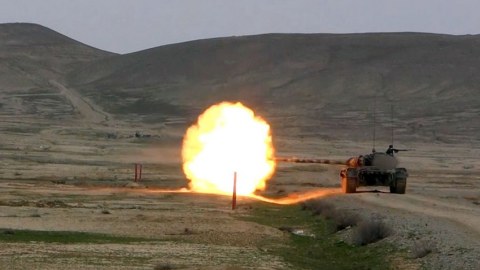 Müdafiə Nazirliyi tankları hazırlıq vəziyyətinə gətirdi - VİDEO