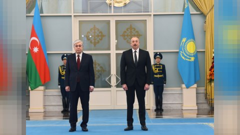 Azərbaycan Qazaxıstanı Rusiyanın “əsarətindən” xilas edir