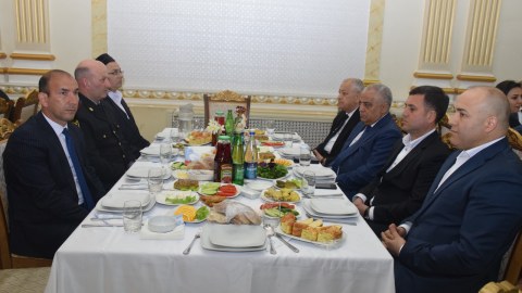 Deputat seçiciləri üçün iftar süfrəsi açdı - FOTOLAR