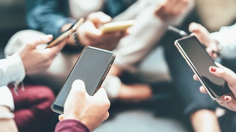 Eyni “WhatsApp” hesabı 4 fərqli smartfonda