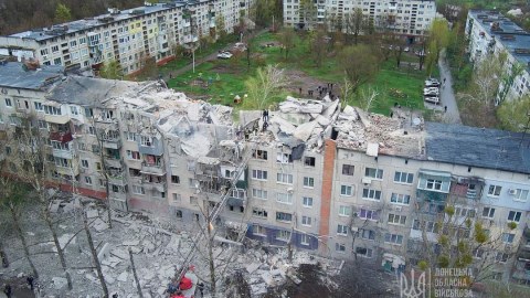 Ruslar yaşayış binasını vurdu - Ölən və yaralılar var 