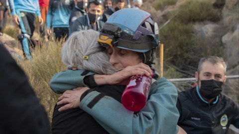 50 yaşlı qadın 500 gün mağarada yaşadı - Dünya rekordu 