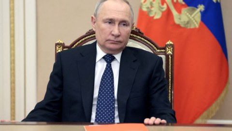 Putin Çinin müdafiə naziri ilə görüşdü 