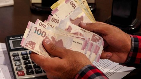 Bu şəxslər 3 min manatdan çox maaş alır