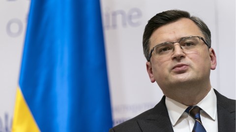 Kuleba Küveytə səfər edəcək 