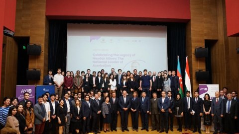 Budapeştdə Heydər Əliyevin 100 illiyinə həsr olunan forum - FOTOLAR