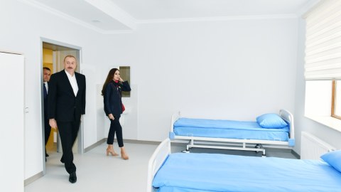 Prezidentlə xanımı Doğum Evi və Uşaq Poliklinikasına baş çəkdi - FOTO 