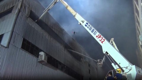 Çində fabrik yandı, 11 nəfər öldü