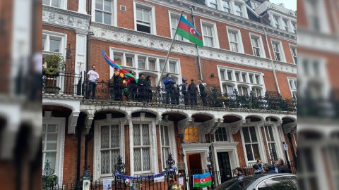 Britaniyadakı icmadan hərbçilərimizə işgəncə verilməsinə ETİRAZ