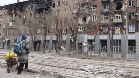 Ruslar Donetski atəşə tutdu: Ölən və yaralanan var