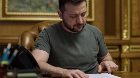 Zelenski Rusiya partiyalarına sanksiya tətbiq etdi