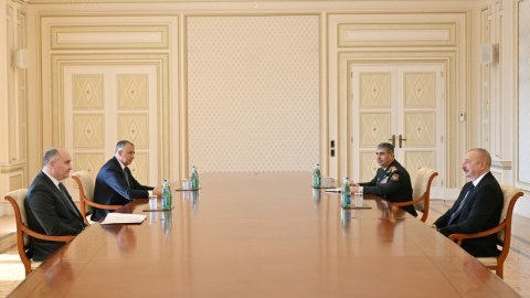 İlham Əliyev Gürcüstanın müdafiə nazirini qəbul etdi