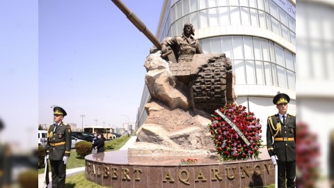Albert Aqarunovun xatirəsi yad edilib