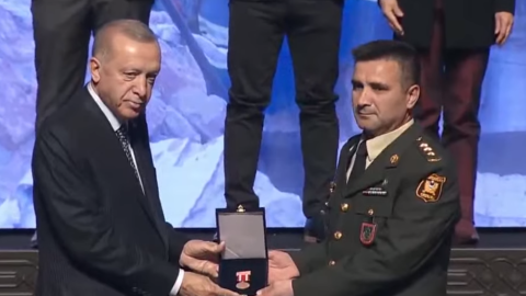 Ərdoğan Azərbaycan səfirini və xilasediciləri TƏLTİF ETDİ