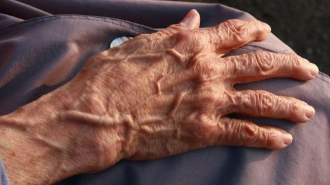89 yaşlı yataq xəstəsi intihar etdi