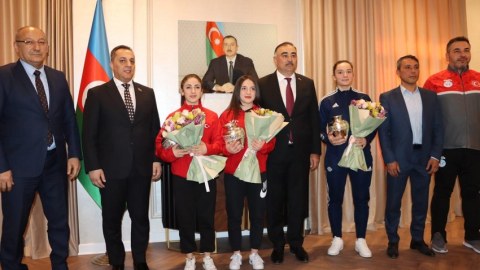 İrəvanda qələbə qazanan türk idmançılar mükafatlandırıldı 