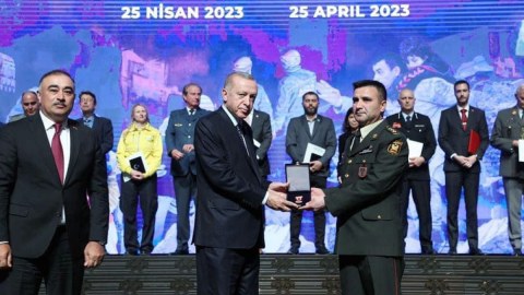 Ərdoğan hərbçimizi təltif edib