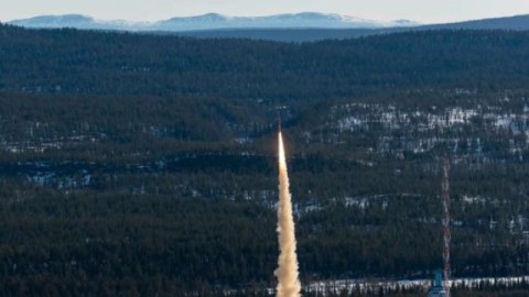 İsveçin atdığı raket səhvən Norveçə düşdü
