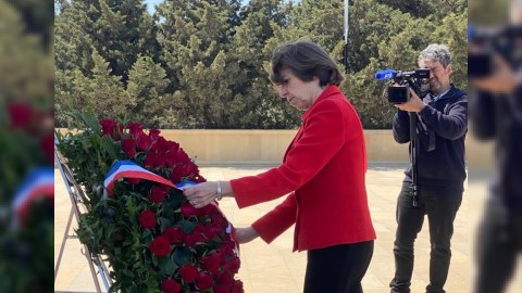 Fransanın XİN başçısı Şəhidlər Xiyabanında - FOTO