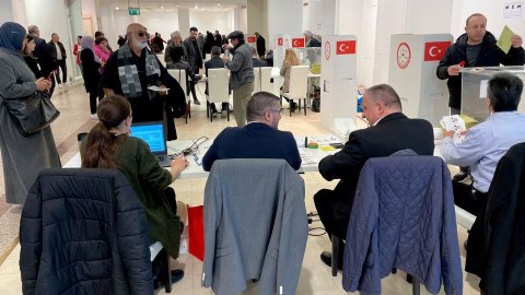 Almaniyada 1.5 milyon türk səs verir - FOTOLAR