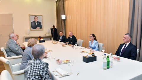 Prezident və birinci xanım oftalmoloqlarla söhbət etdilər - VİDEO