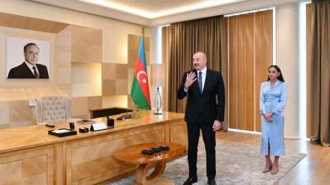 Bayrağımız Zəngəzur dağlarında biryerdə dalğalanır