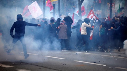 Etiraz aksiyaları Parisə 1.6 milyon avro ziyan vurub