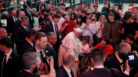 Roma Papası ukraynalı qaçqınlarla görüşdü 