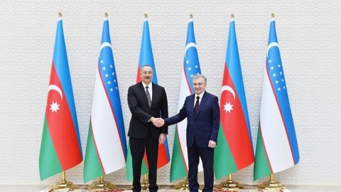 İlham Əliyev Şavkat Mirziyoyevi təbrik etdi