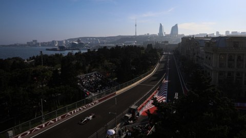 “Formula 1”ə görə bağlanmış yollar AÇILDI
