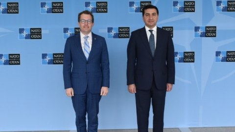 Hikmət Hacıyev NATO-da normallaşma prosesini müzakirə etdi