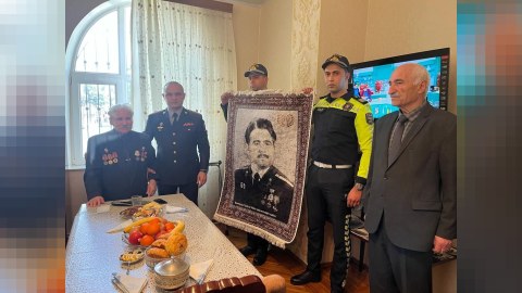 Həmkarları 90 yaşlı polis veteranını təbrik ediblər - FOTOLAR