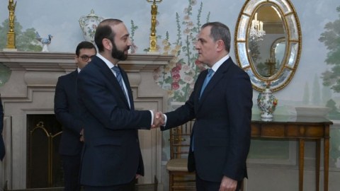 Ceyhun Bayramovla Mirzoyan arasında görüş başlayıb