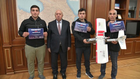 Rektor BMU-nu “TEKNOFEST-2023”də təmsil edən komanda üzvləri ilə görüşüb - FOTO